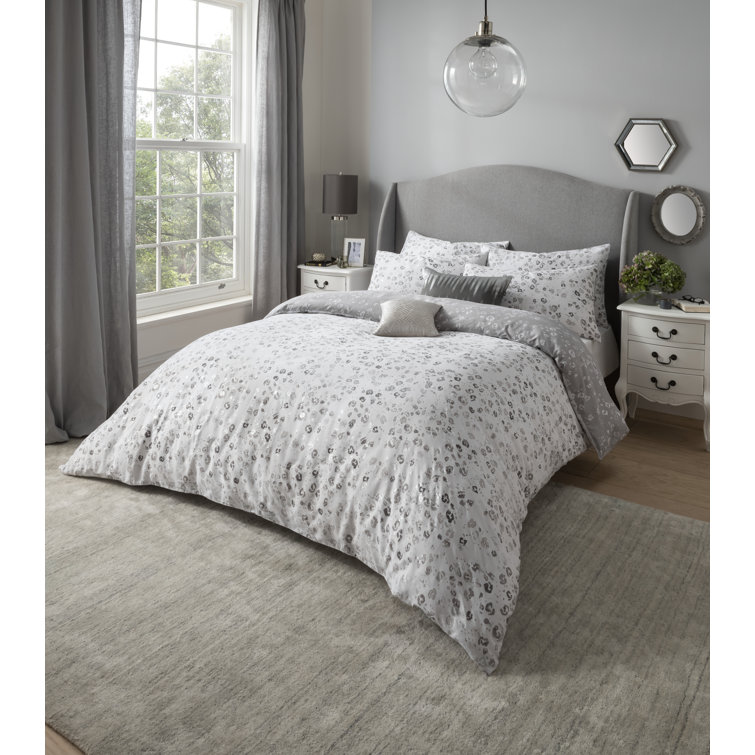 Samantha Faiers Home Delilah Silver Sateen 200 TC Reversible Duvet